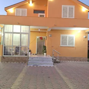 Sabi , Maminas Albania